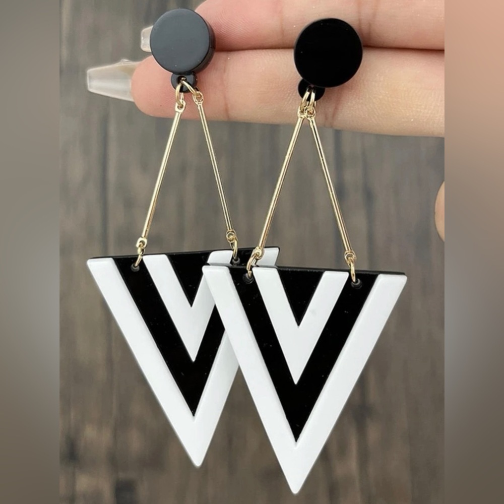 Chic Striped Earrings - Picture 3 of 4
